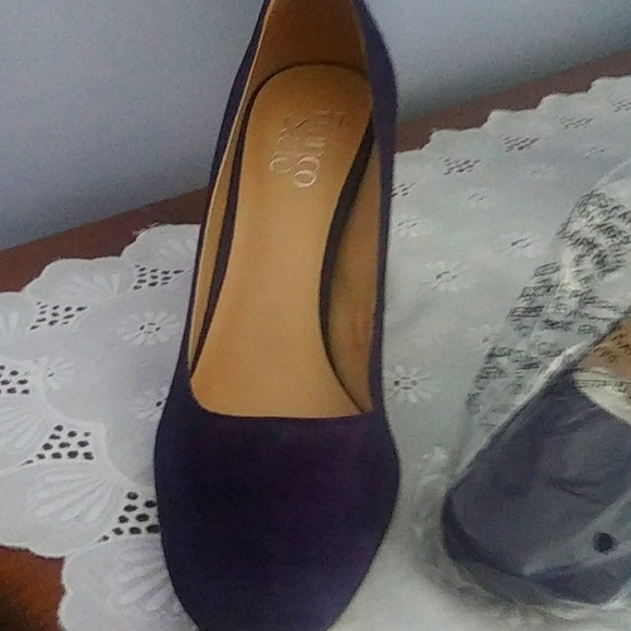 Shoees - Picture 1 of 3